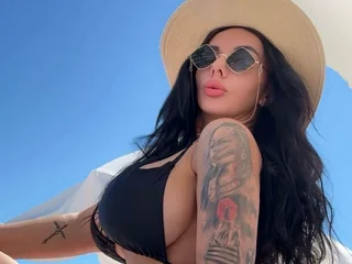 IvyWiksen Piercings webcam from Romania