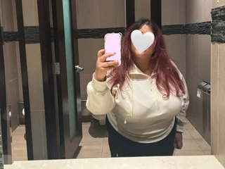 meeraxox Brown Eyes webcam from Canada